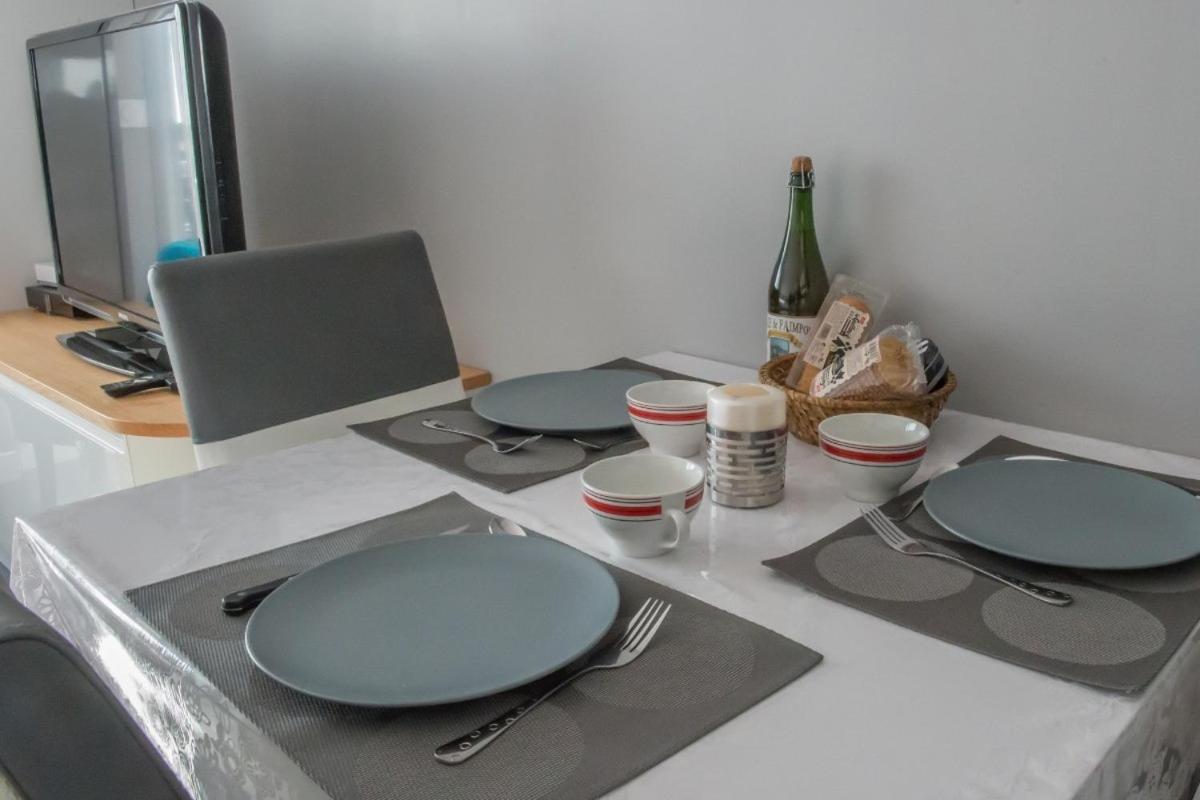 Au Bruit Des Vagues Apartment บินิค ภายนอก รูปภาพ