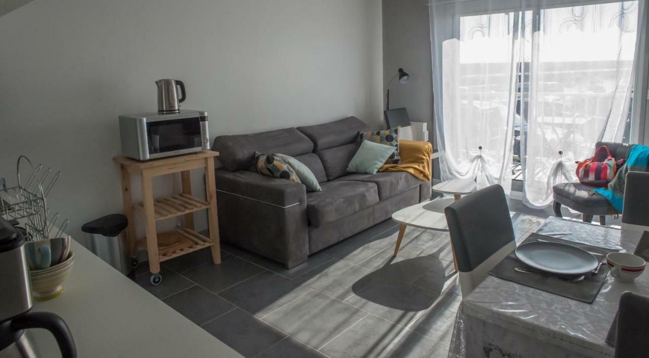Au Bruit Des Vagues Apartment บินิค ภายนอก รูปภาพ
